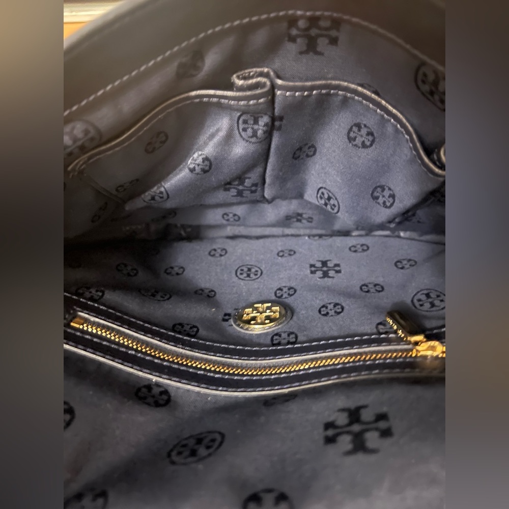 Tory Burch Holly Shoulder Bag - Picture 4 of 6